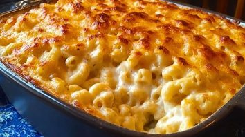 Baked Mac and Cheese with Sauce