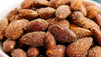 Warm Spice Sweet Crunch Almonds